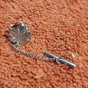 Vintage Sterling silver maple leaf tie tack.